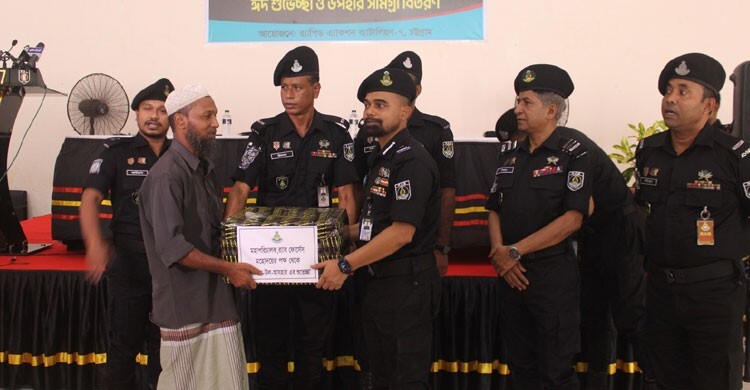 আত্মসমর্পণ করা ১২৭ জলদস্যুকে ঈদ উপহার দিলো র‍্যাব