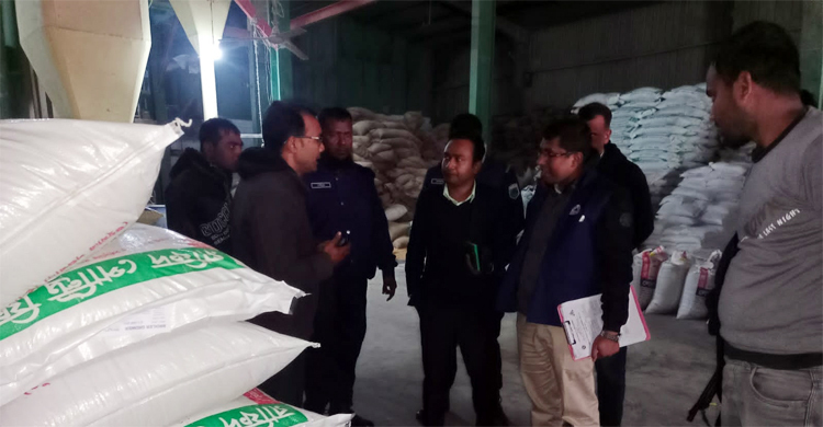জয়পুরহাটে দুই ফিড মিলের ২০ হাজার টাকা জরিমানা