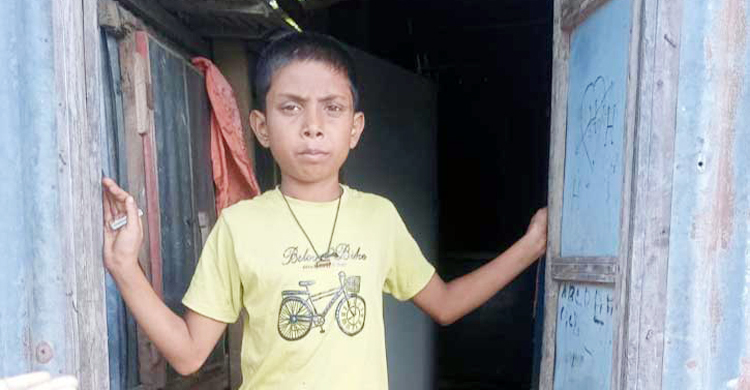 বিমানে চড়ার স্বপ্নপূরণ হলো শিশু জুনায়েদের