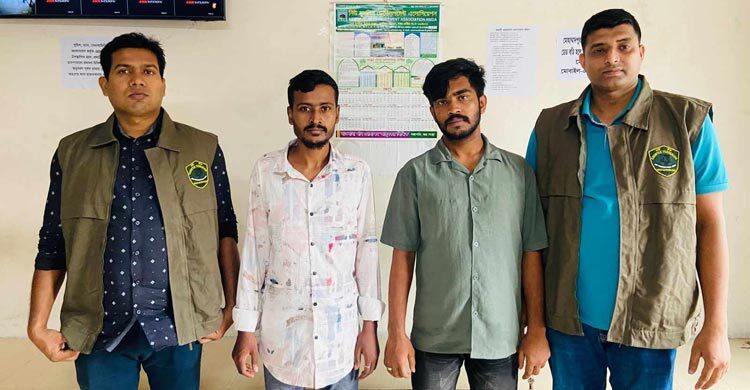 মোহাম্মদপুরের চিহ্নিত ছিনতাইকারী ও মাদককারবারি গ্রেফতার