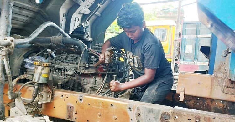 শিশুশ্রম কমছে, বদলে যাচ্ছে শ্রমের ধরন