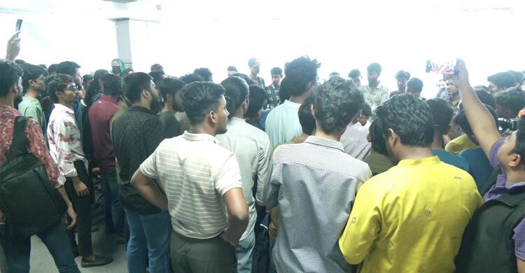 যশোরে চালডাল ডটকমের ৮ শতাধিক কর্মীর বিক্ষোভ-ভাঙচুর