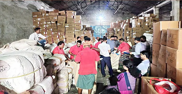 বেনাপোলে ধরা পড়লো ঘোষণাবহির্ভূত পণ্য