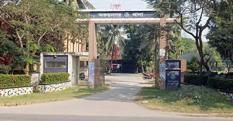 হাতকড়াসহ মাদকসেবীর পালানোর অভিযোগ, অস্বীকার পুলিশের