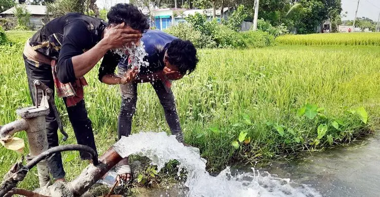 মধ্য আষাঢ়েও বৃষ্টির দেখা নেই, দাবদাহে পুড়ছে যশোর