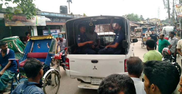 জয়পুরহাটে ট্রেনের টিকিট কালোবাজারির কারাদণ্ড