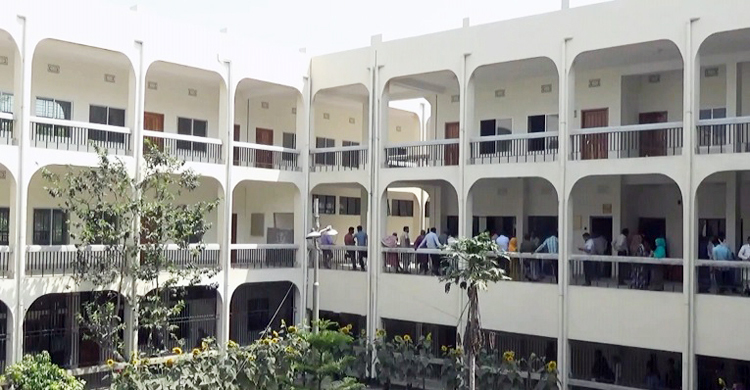 ৩০০ ইয়াবাকে ৩০ পিস দেখিয়ে আসামির জামিন, দুই আইনজীবী কারাগারে