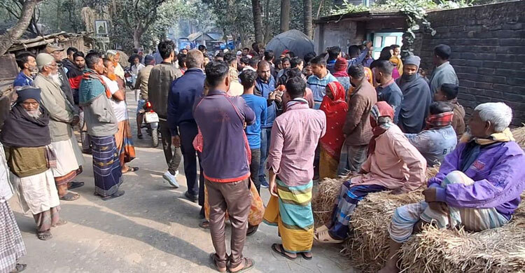 জয়পুরহাটে ঘরে ঢুকে দুর্বৃত্তের হামলা, ফুফু নিহত ভাতিজি আহত