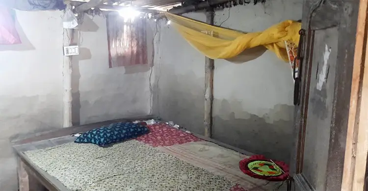 বিদেশে গিয়ে স্ত্রীর যোগাযোগ বন্ধ, অভিমানে নিজের গোপনাঙ্গ কাটলেন যুবক