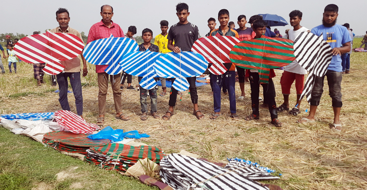 সন্ন্যাসতলীতে বসেছে ঘুড়ির মেলা