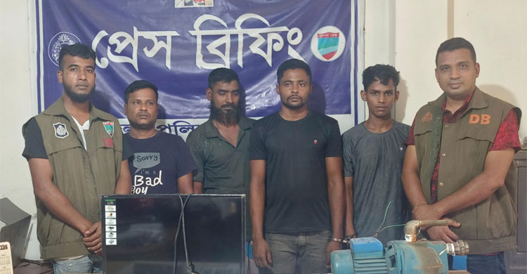 যশোরে স্বামী-স্ত্রীকে বেঁধে মালামাল লুট, আটক ৪