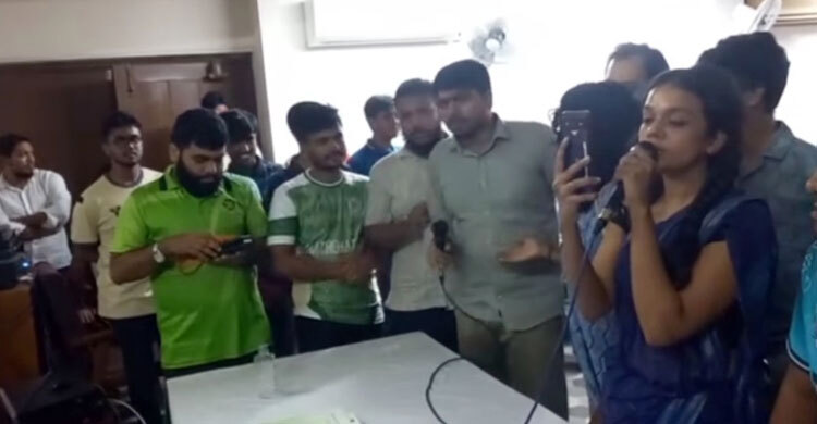 জাকসু ঘিরে রাতভর ‘অবরুদ্ধ’ উপাচার্য-নির্বাচন কমিশনার