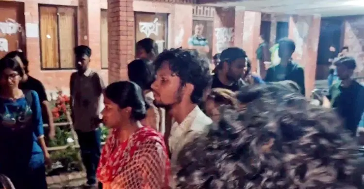 জাবিতে দায়িত্ব পালনে সাংবাদিকদের বাধা-হেনস্তার অভিযোগ