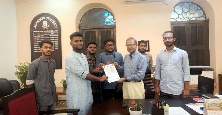 জকসু নির্বাচনের তফসিল ঘোষণার দাবিতে স্মারকলিপি