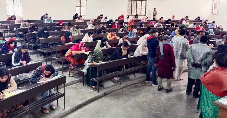 জাবিতে চলছে ‘বি’ ও ‘ই’ ইউনিটের ভর্তি পরীক্ষা