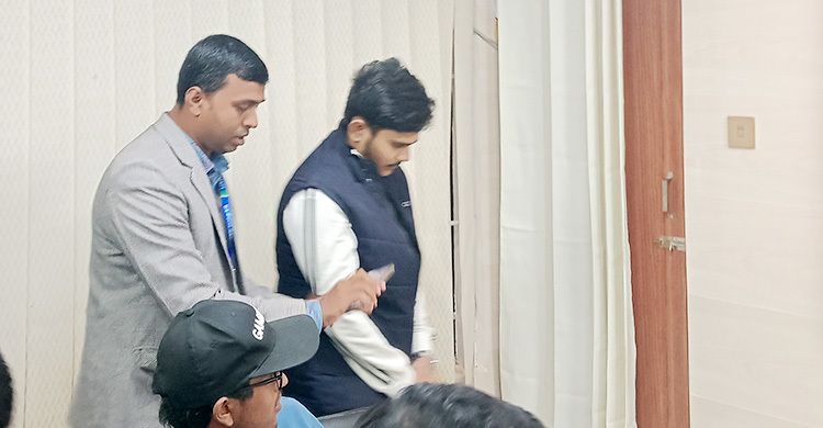 জাবিতে প্রক্সি দিতে এসে ঢাবি শিক্ষার্থী আটক, ১৫ দিনের কারাদণ্ড