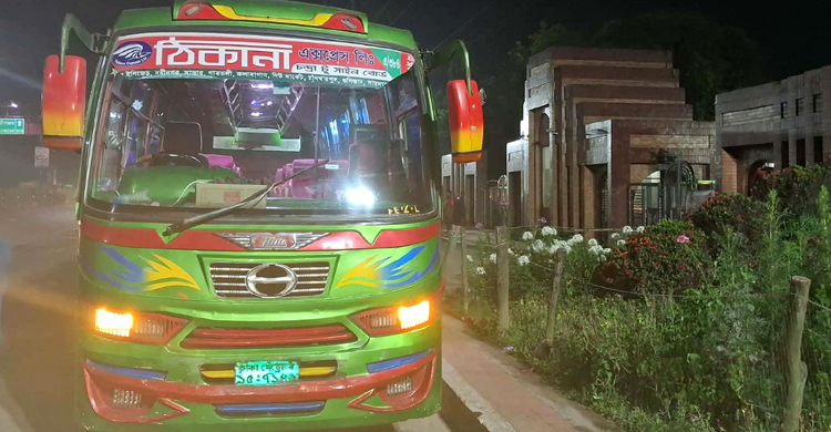 জাবি শিক্ষার্থীকে বাস থেকে ফেলে দেওয়ার অভিযোগ, ৬ বাস আটক