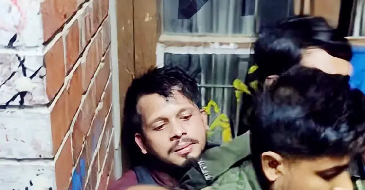 জাবিতে নারী শিক্ষার্থীদের ওয়াশরুমে ঢুকে গোপনে ভিডিও ধারণ, আটক ১