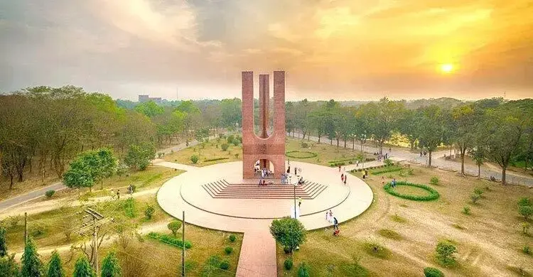 জাবির হলে কালেমা খচিত পতাকা: চার শিক্ষার্থীকে শোকজ