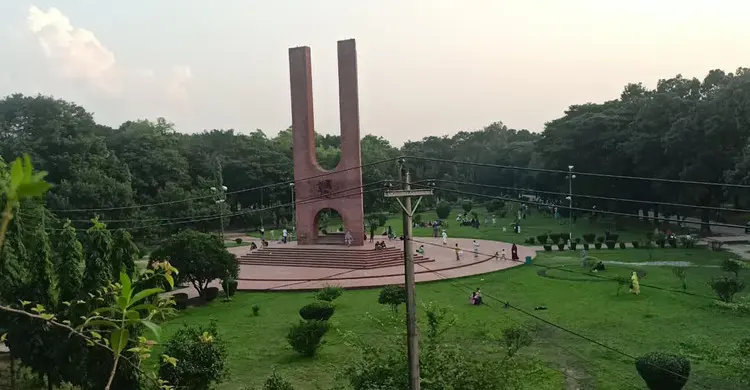 জাবিতে র‍্যাগিংয়ের অভিযোগে ১২ শিক্ষার্থী বহিষ্কার