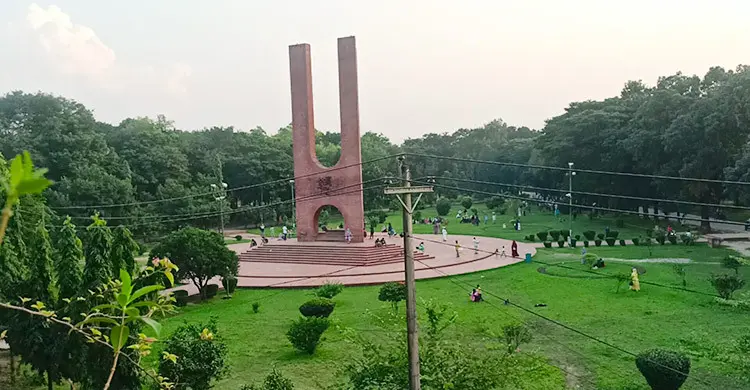 ‎জাবিতে অটোরিকশা রেজিস্ট্রেশনে অতিরিক্ত টাকা আদায়ের অভিযোগ
