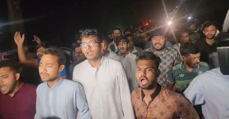 জাকসু বর্জনের পর ছাত্রদলের বিক্ষোভ
