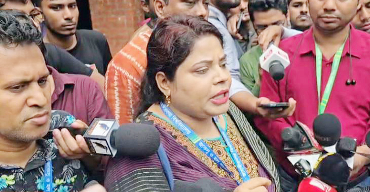 ম্যানুয়ালি ভোট গণনা করায় শিক্ষকদের ক্ষোভ, কখন রেজাল্ট অজানা