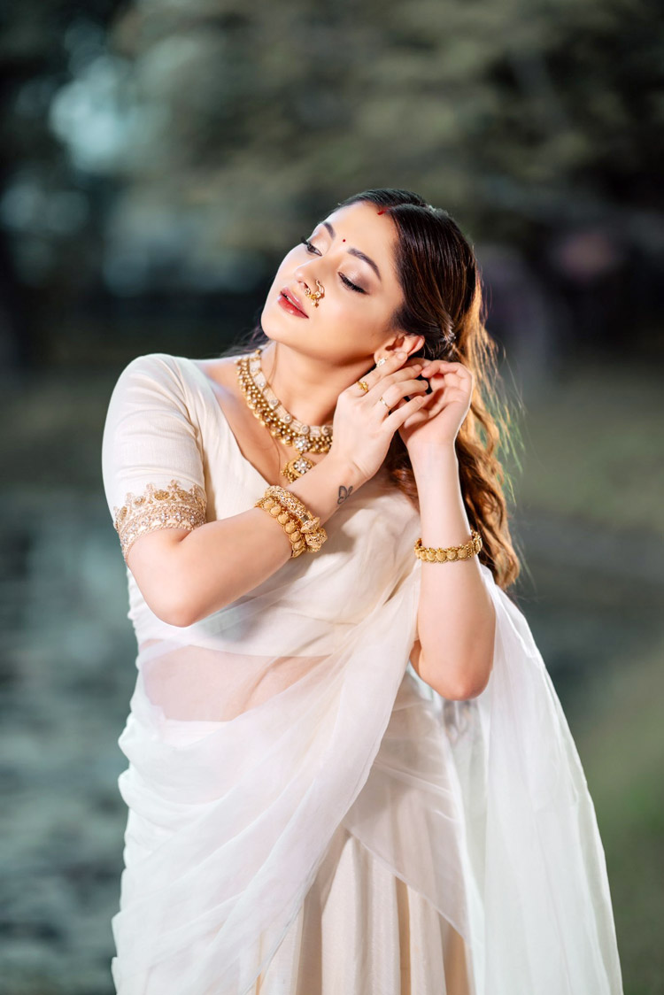 অবিবাহিত অভিনেত্রী পূজার কপালে সিঁদুর কেন?