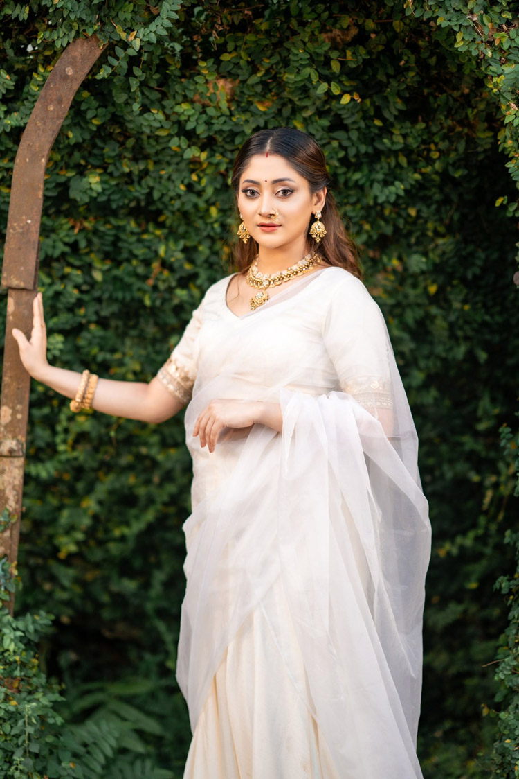 অবিবাহিত অভিনেত্রী পূজার কপালে সিঁদুর কেন?