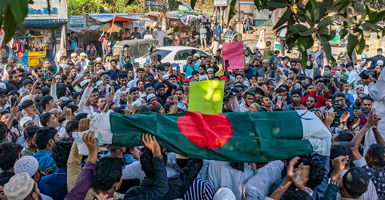 হাদি হত্যার প্রতিবাদে চট্টগ্রামে কফিন মিছিল, বিক্ষোভ-ব্লকেড