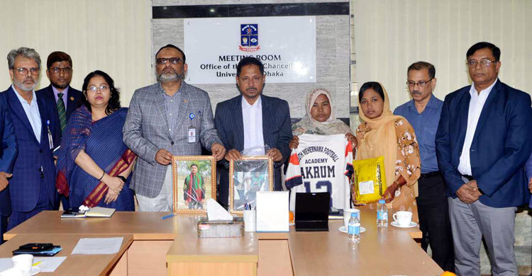 ঢাবির সংগ্রহশালায় আবু সাঈদ-ওয়াসিমের ব্যবহৃত জিনিসপত্র হস্তান্তর