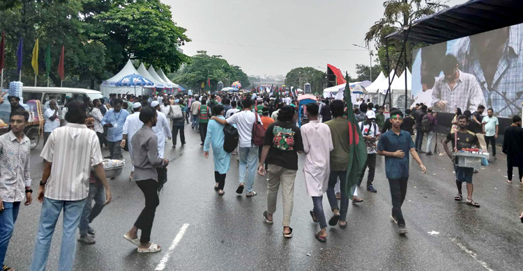 ‘কোটা ও বৈষম্যমুক্ত বাংলাদেশ চাই, খেয়েপরে বাঁচতে চাই’