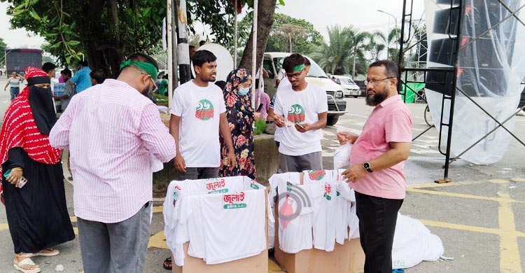 নামমাত্র মূল্যে ‘গ্রাফিতি টি-শার্ট’ দিচ্ছেন ইউসুফ-আমিনুল