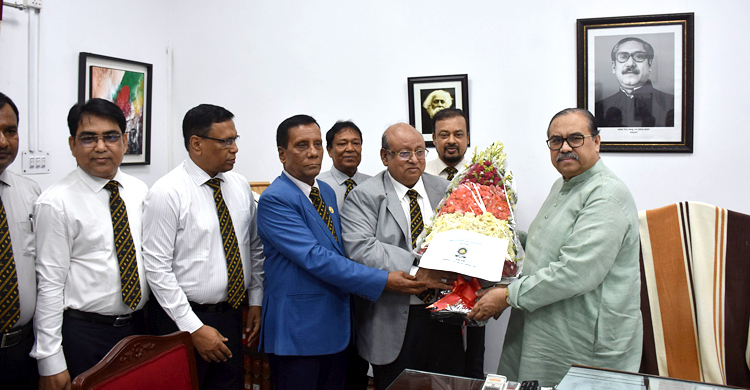 ফুল দিয়ে নতুন প্রধান বিচারপতিকে তদন্ত সংস্থার শুভেচ্ছা