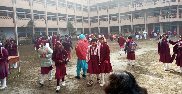 অবশেষে বন্ধ হলো খুলনার প্রাথমিক বিদ্যালয়