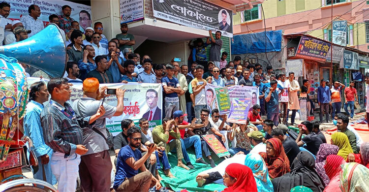 ভোট কারচুপির অভিযোগ, কাফনের কাপড় পরে দলীয় কার্যালয় ঘেরাও