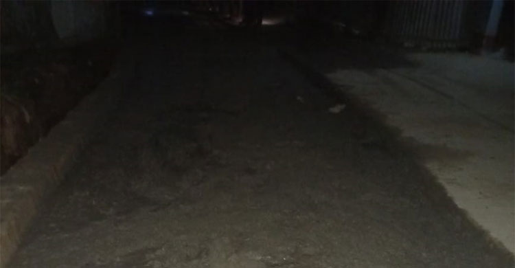 কুড়িগ্রামে রাতের আঁধারে রড ছাড়াই আরসিসি ঢালাই