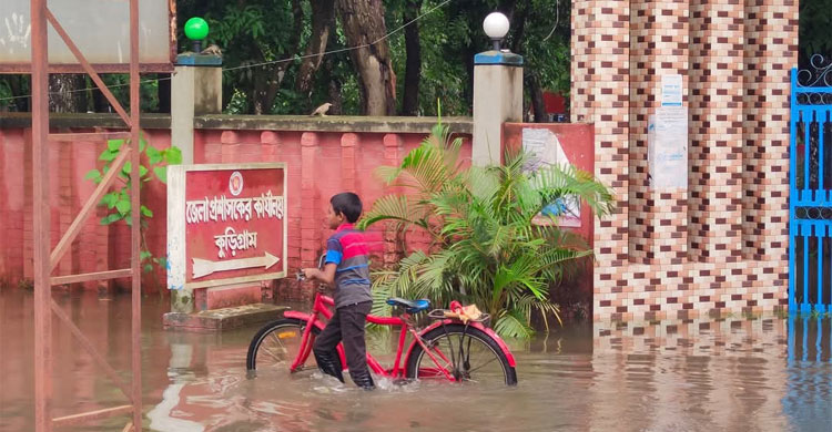 কুড়িগ্রামে টানা বৃষ্টি, শহরজুড়ে জলাবদ্ধতা