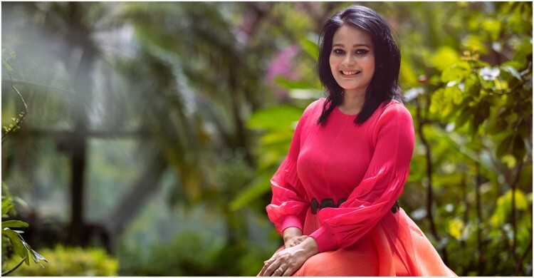 পরীক্ষায় পাশ করে সুখবর দিলেন গায়িকা পুতুল