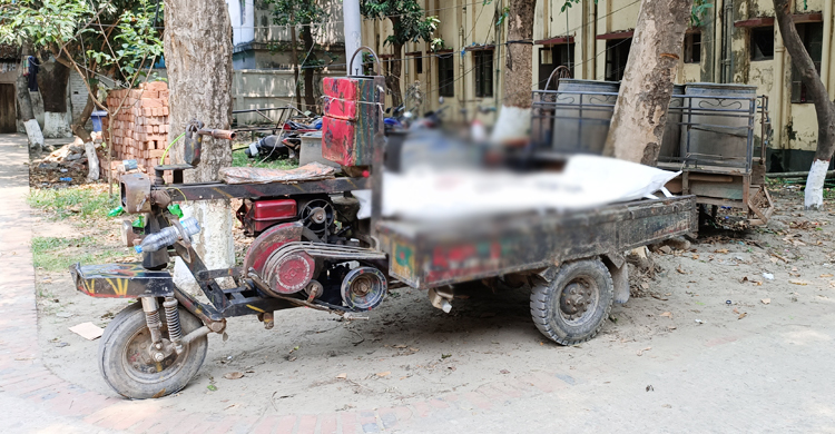 এনা পরিবহনের বাসের ধাক্কায় অটোরিকশার যাত্রী নিহত