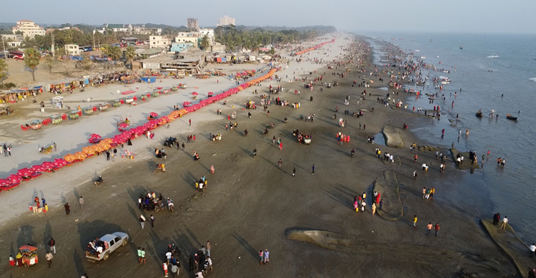 কুয়াকাটায় ৫ পর্যটককে মারধর-ছিনতাই, ২ বখাটে গ্রেফতার