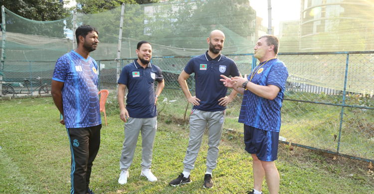 বসে নেই ক্যাবরেরা, ক্লাবে ক্লাবে গিয়ে দেখছেন শিষ্যদের অনুশীলন