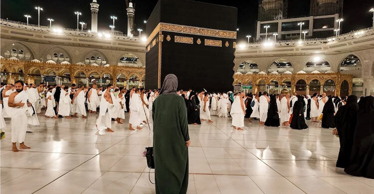 আল্লাহর কাছে মর্যাদায় নারী-পুরুষের সাম্য