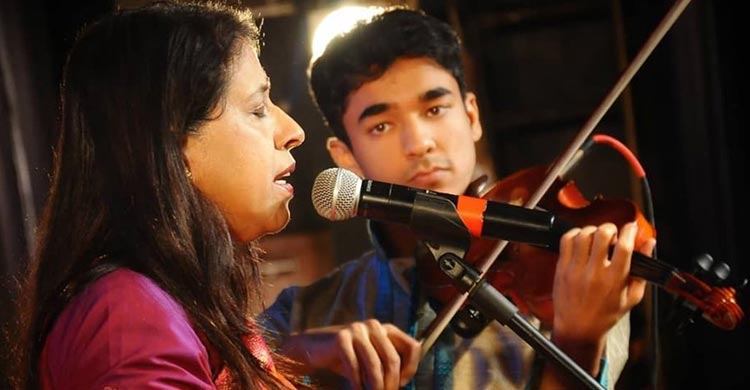 নব্বই দশকে গেয়েছেন অনেক সুপারহিট গান, চেনেন এই গায়িকাকে