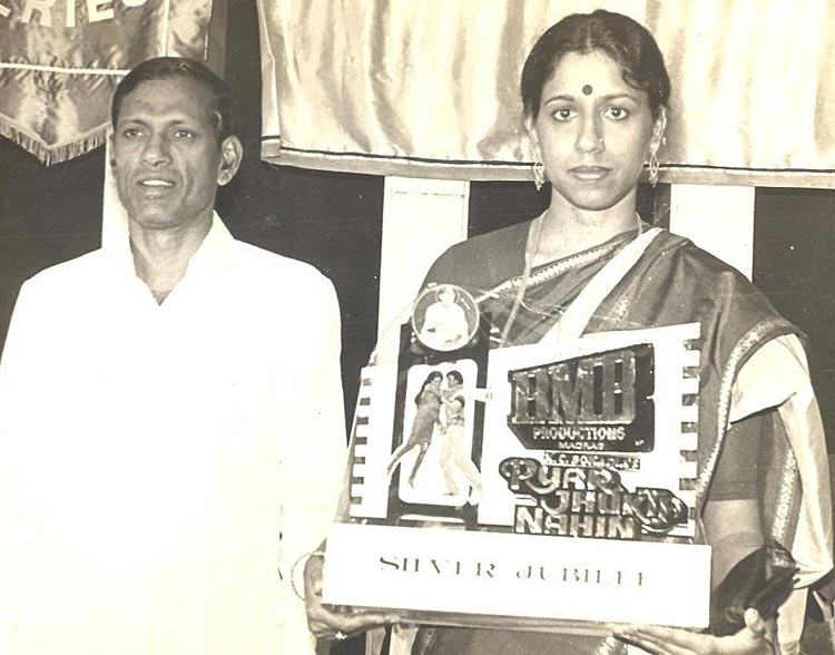 নব্বই দশকে গেয়েছেন অনেক সুপারহিট গান, চেনেন এই গায়িকাকে