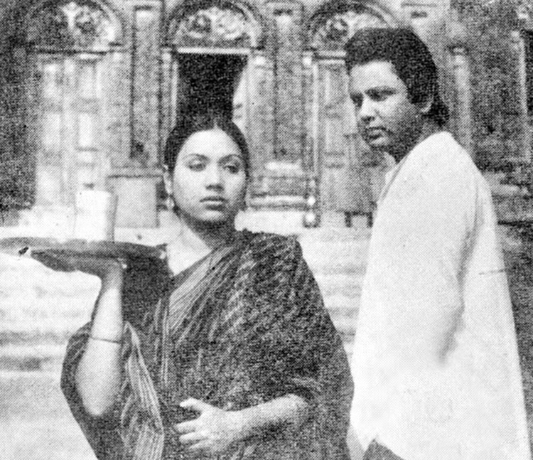 ১৩ বছর বয়সে ‘মিনা পাল’ থেকে যেভাবে ‘কবরী’ হয়েছিলেন