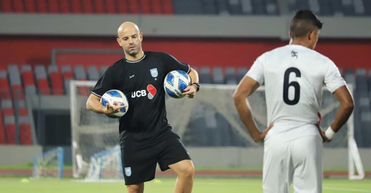‘গোল খাওয়া কোচিংয়ের সমস্যা না’ ক্যাবরেরার পাশে শামিত