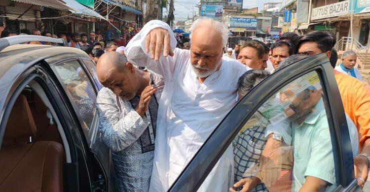 দলের সভায় চেয়ার থেকে ঢলে পড়লেন কাদের সিদ্দিকী