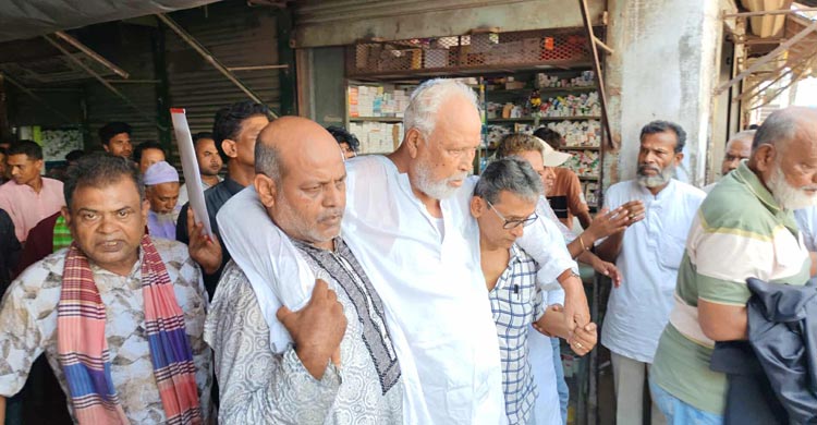 টাঙ্গাইলের সখীপুরে কৃষক শ্রমিক জনতা লীগের বর্ধিত সভায় অসুস্থ হয়ে পড়েছেন দলটির সভাপতি বঙ্গবীর কাদের সিদ্দিকী বীরউত্তম