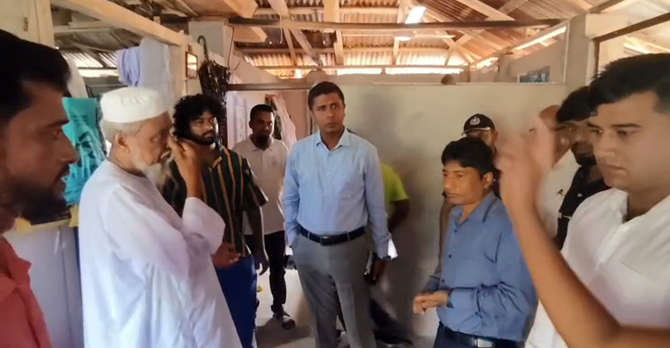 কাফির পুড়ে যাওয়া বাড়ি পরিদর্শনে জেলা প্রশাসন, ক্ষতিপূরণের আশ্বাস